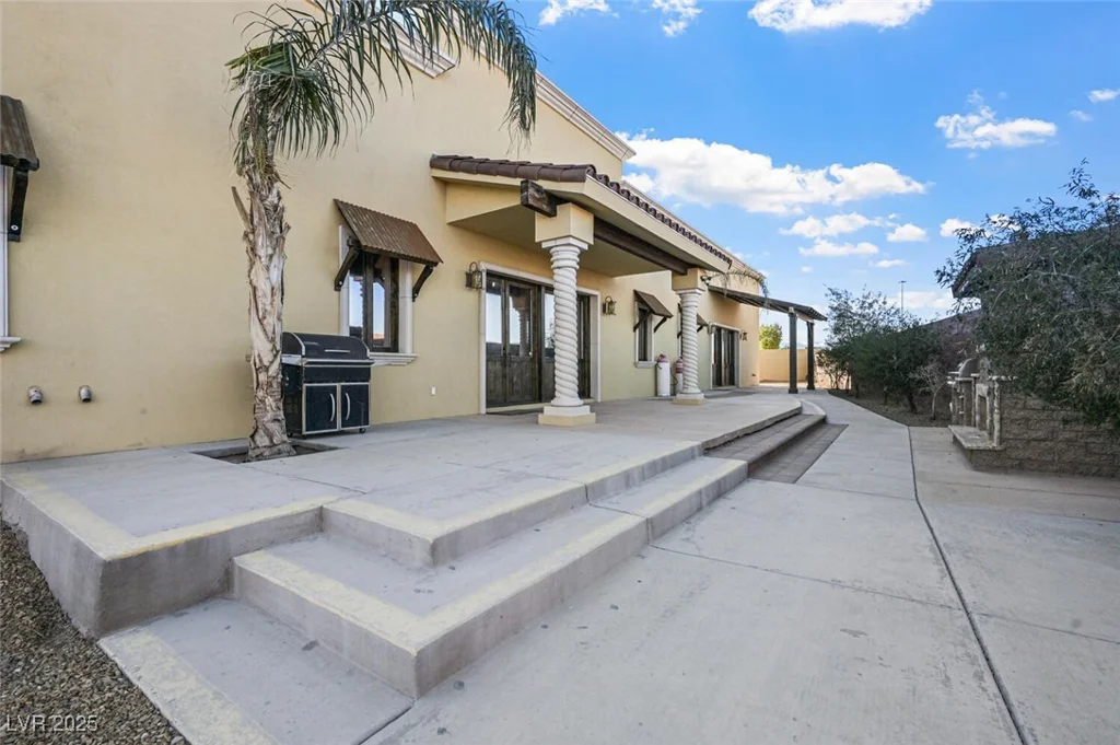 6760 Hinson, Las Vegas, NV 89118