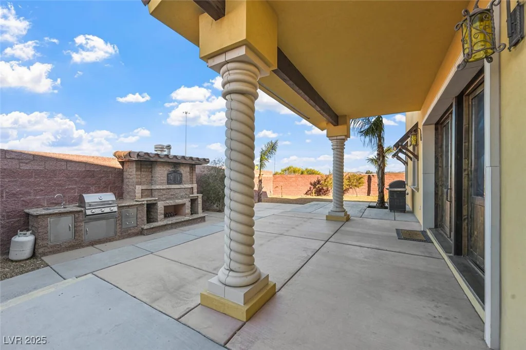 6760 Hinson, Las Vegas, NV 89118