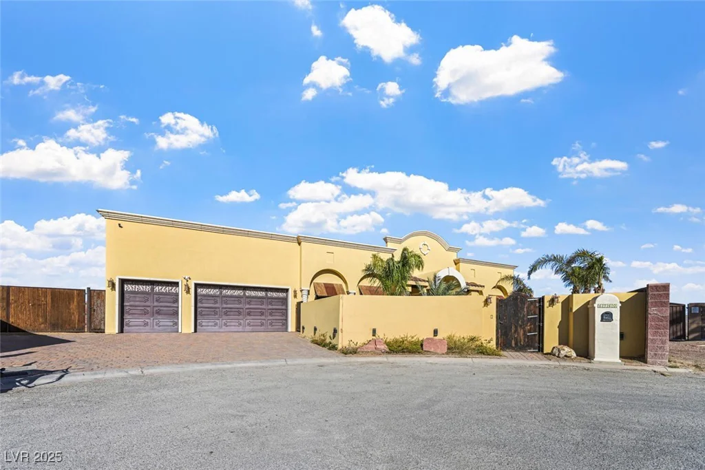 6760 Hinson, Las Vegas, NV 89118