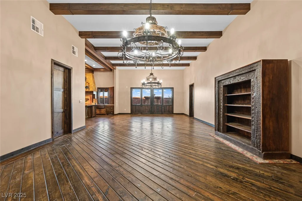 6760 Hinson, Las Vegas, NV 89118