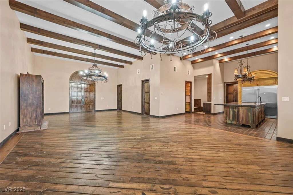 6760 Hinson, Las Vegas, NV 89118