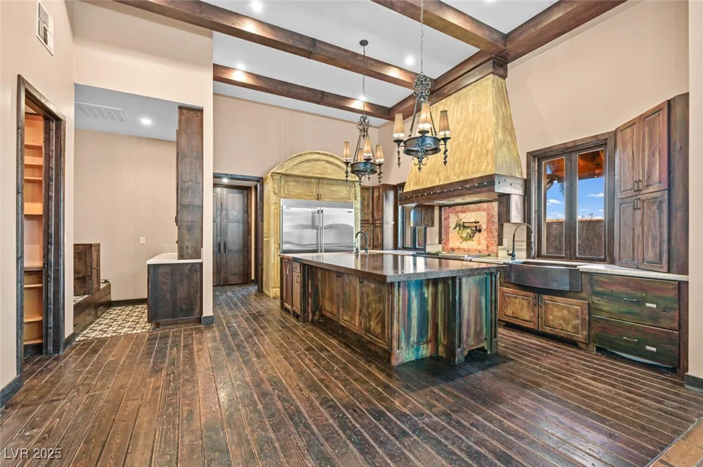 6760 Hinson, Las Vegas, NV 89118