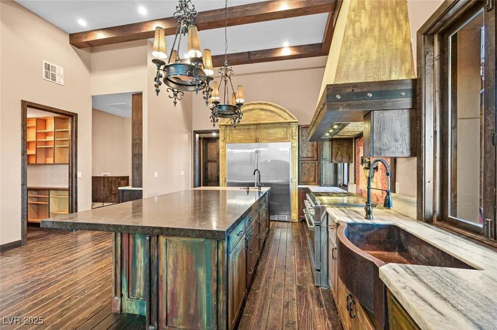 6760 Hinson, Las Vegas, NV 89118