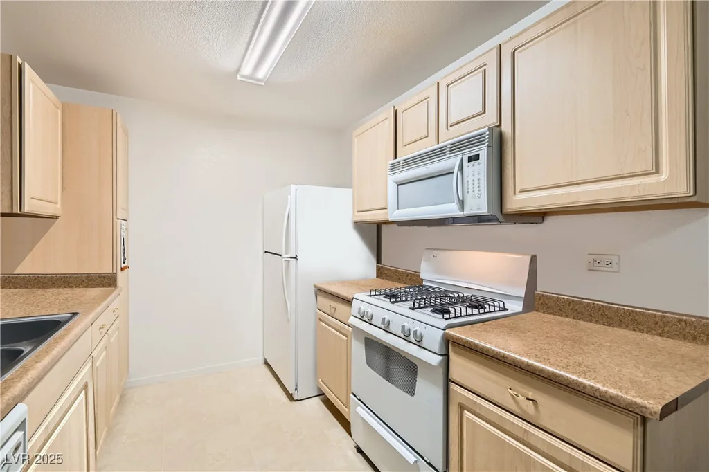 8250 Grand Canyon, Las Vegas, NV 89166