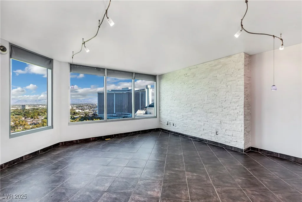 322 Karen, Las Vegas, NV 89109