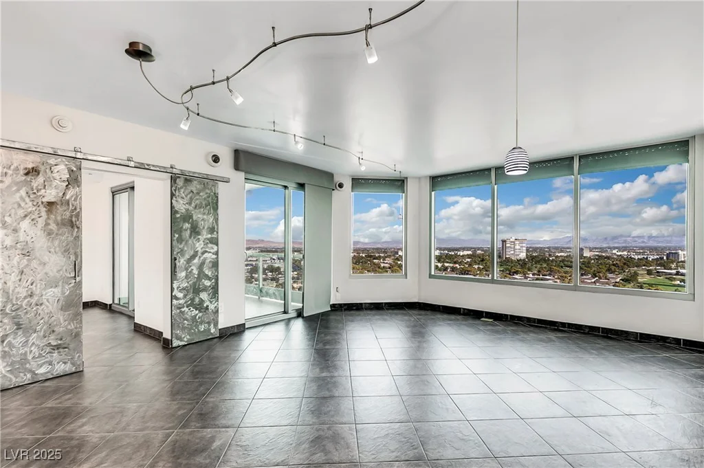 322 Karen, Las Vegas, NV 89109