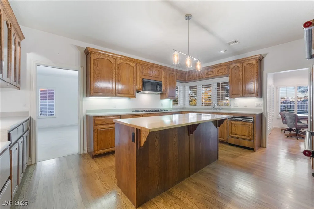 8701 Robinson Ridge, Las Vegas, NV 89117