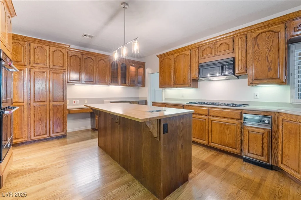 8701 Robinson Ridge, Las Vegas, NV 89117