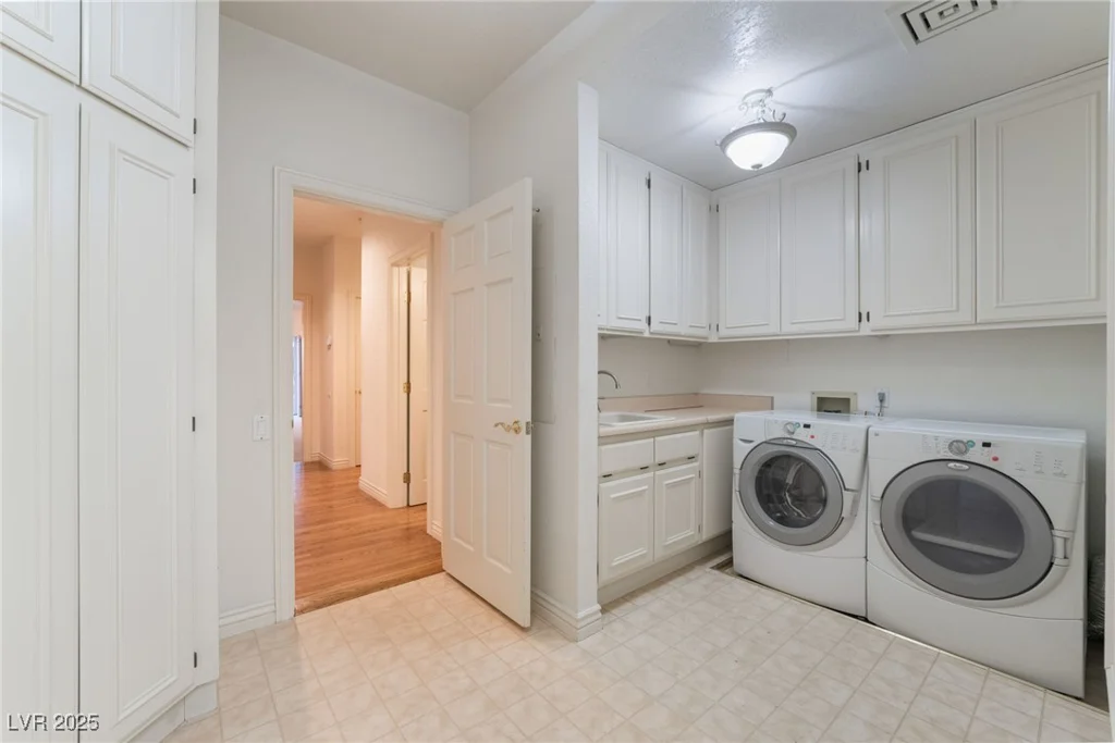 8701 Robinson Ridge, Las Vegas, NV 89117