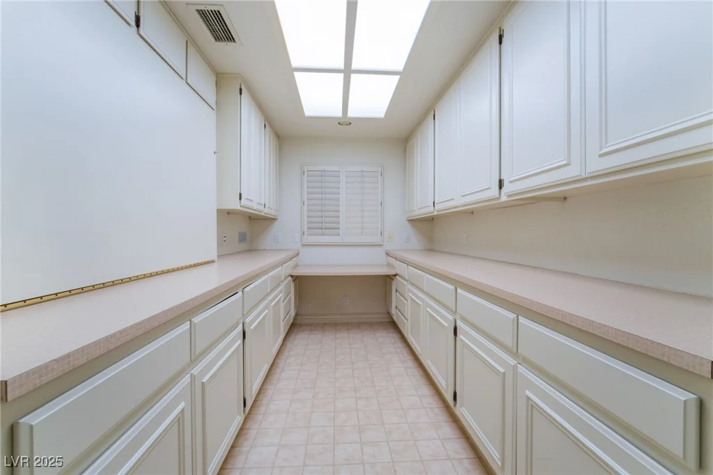 8701 Robinson Ridge, Las Vegas, NV 89117