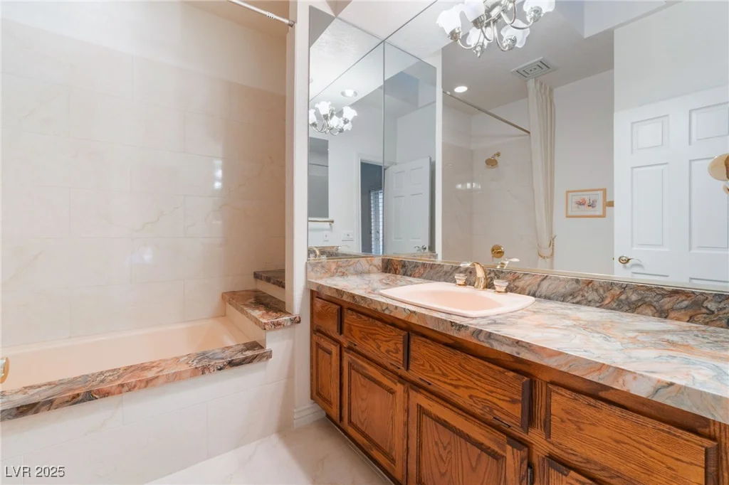 8701 Robinson Ridge, Las Vegas, NV 89117