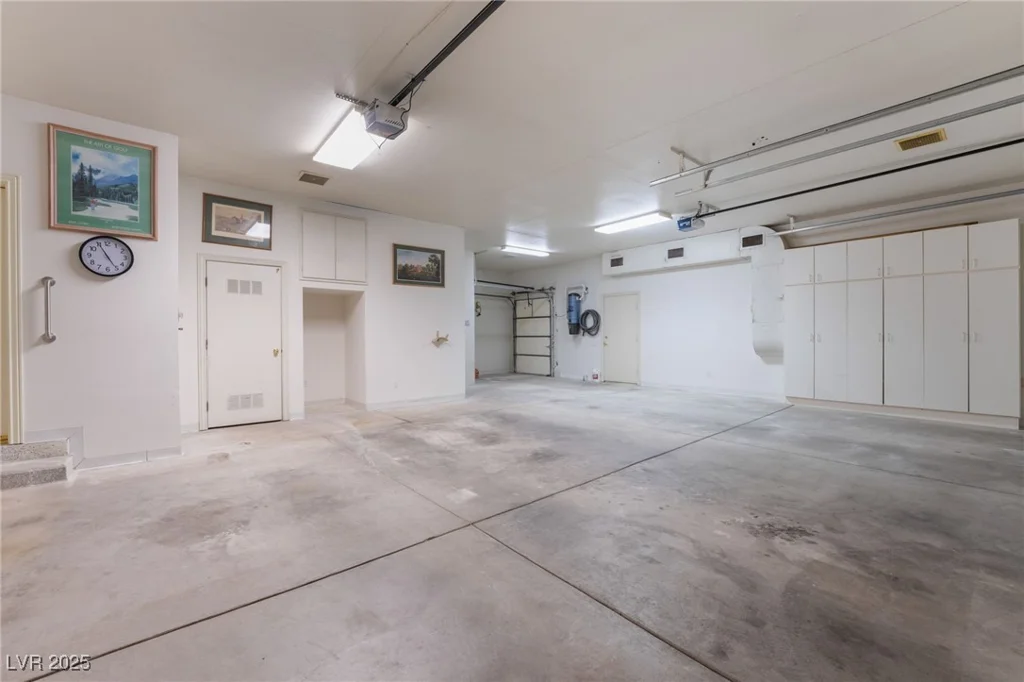8701 Robinson Ridge, Las Vegas, NV 89117
