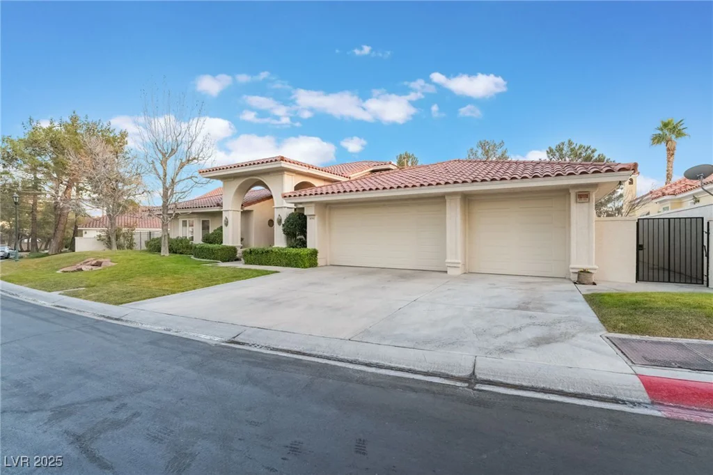 8701 Robinson Ridge, Las Vegas, NV 89117