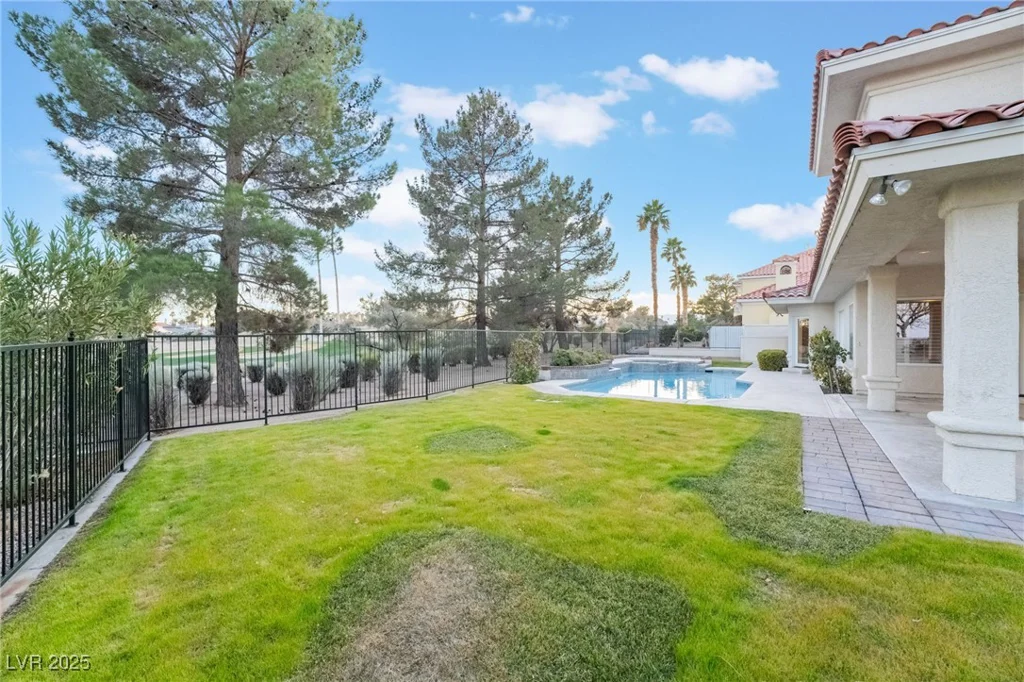 8701 Robinson Ridge, Las Vegas, NV 89117