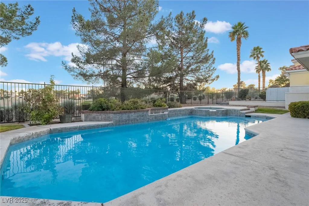 8701 Robinson Ridge, Las Vegas, NV 89117