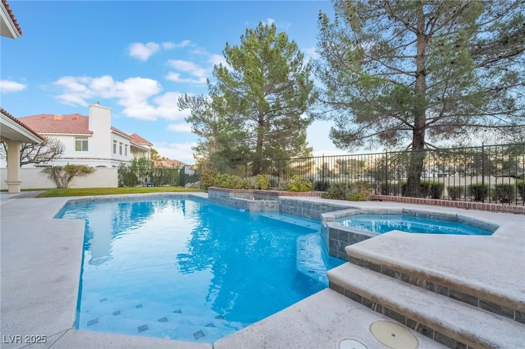 8701 Robinson Ridge, Las Vegas, NV 89117