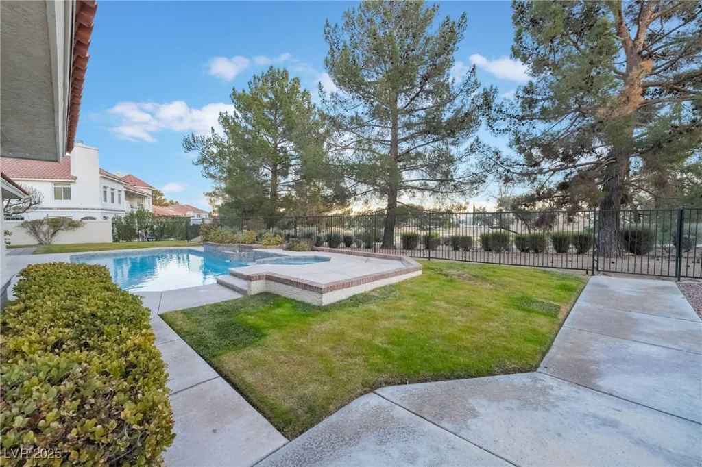 8701 Robinson Ridge, Las Vegas, NV 89117