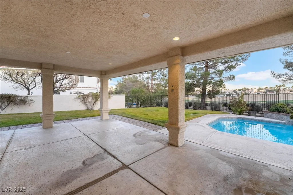 8701 Robinson Ridge, Las Vegas, NV 89117