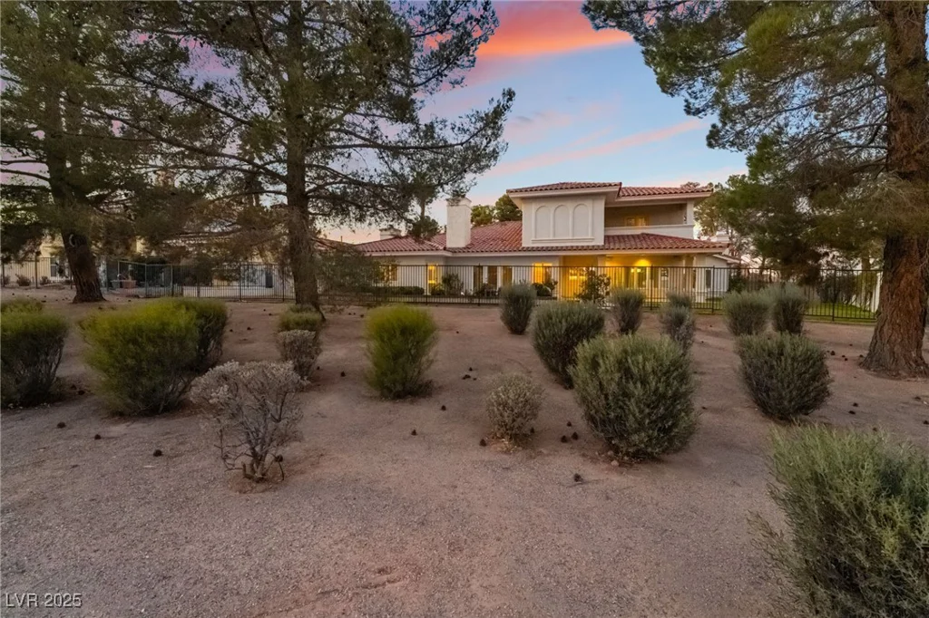 8701 Robinson Ridge, Las Vegas, NV 89117