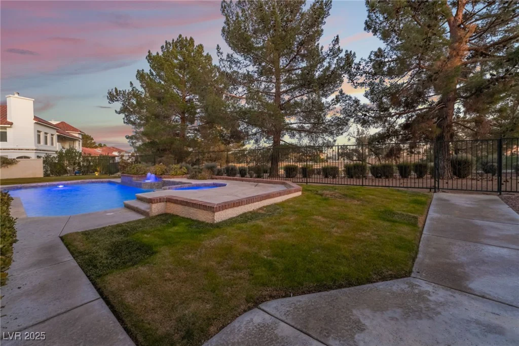 8701 Robinson Ridge, Las Vegas, NV 89117