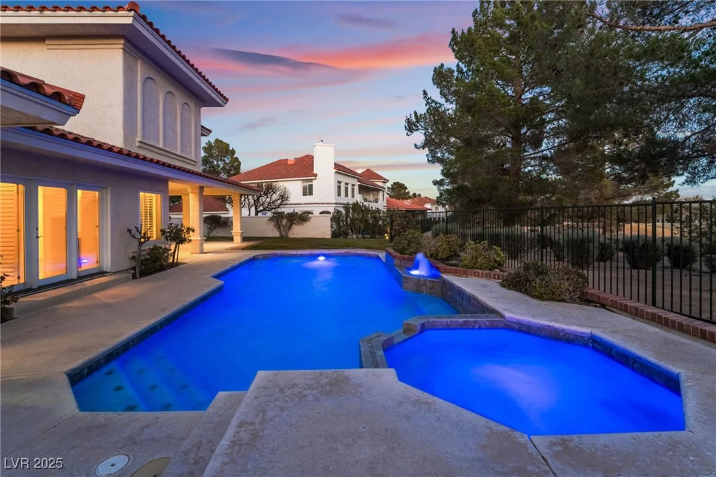 8701 Robinson Ridge, Las Vegas, NV 89117