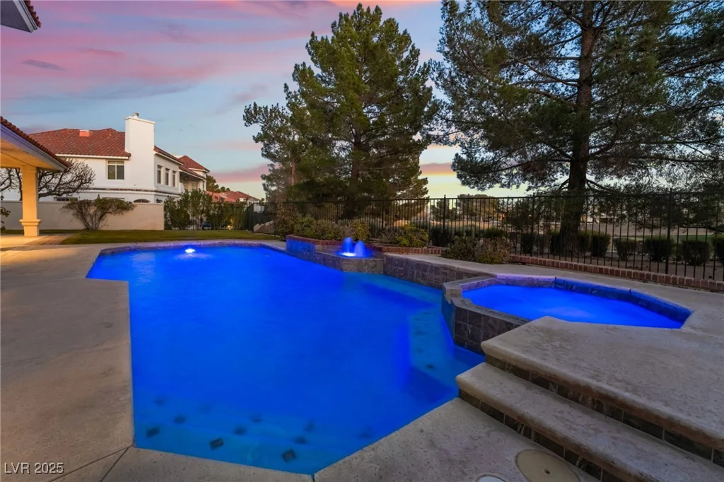 8701 Robinson Ridge, Las Vegas, NV 89117