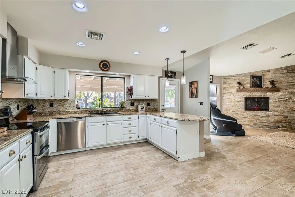 6925 Donald Nelson, Las Vegas, NV 89131