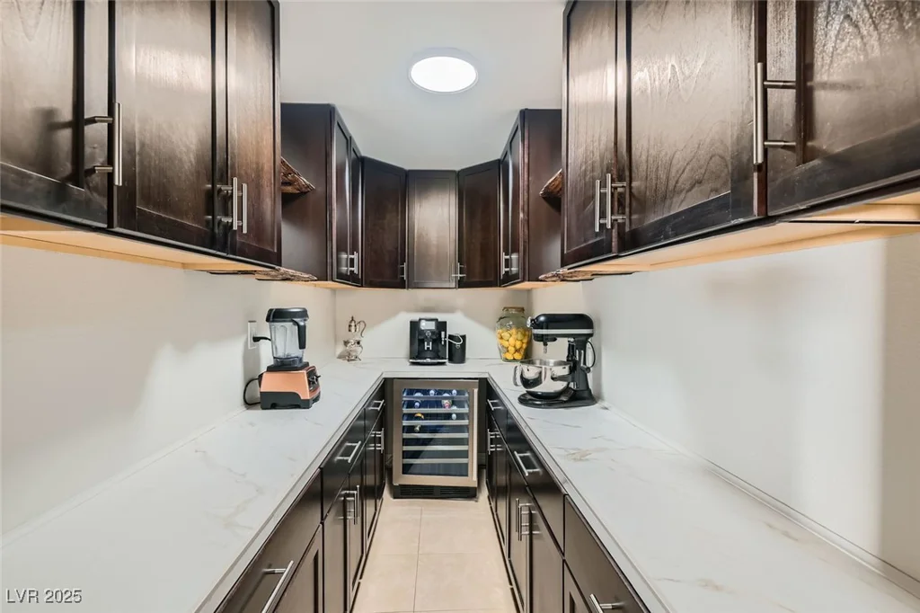 6925 Donald Nelson, Las Vegas, NV 89131