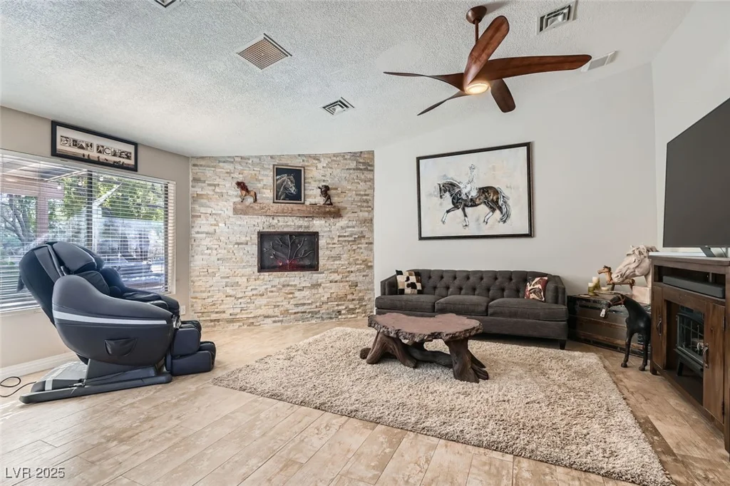 6925 Donald Nelson, Las Vegas, NV 89131