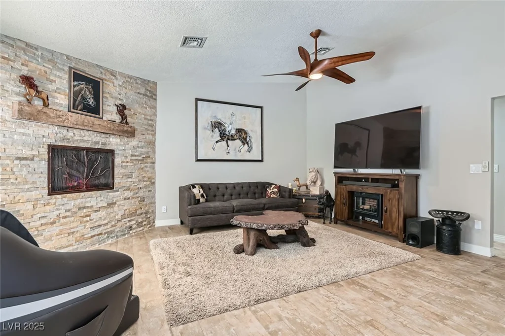 6925 Donald Nelson, Las Vegas, NV 89131