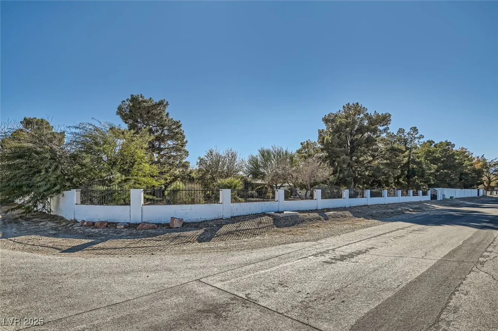 6925 Donald Nelson, Las Vegas, NV 89131