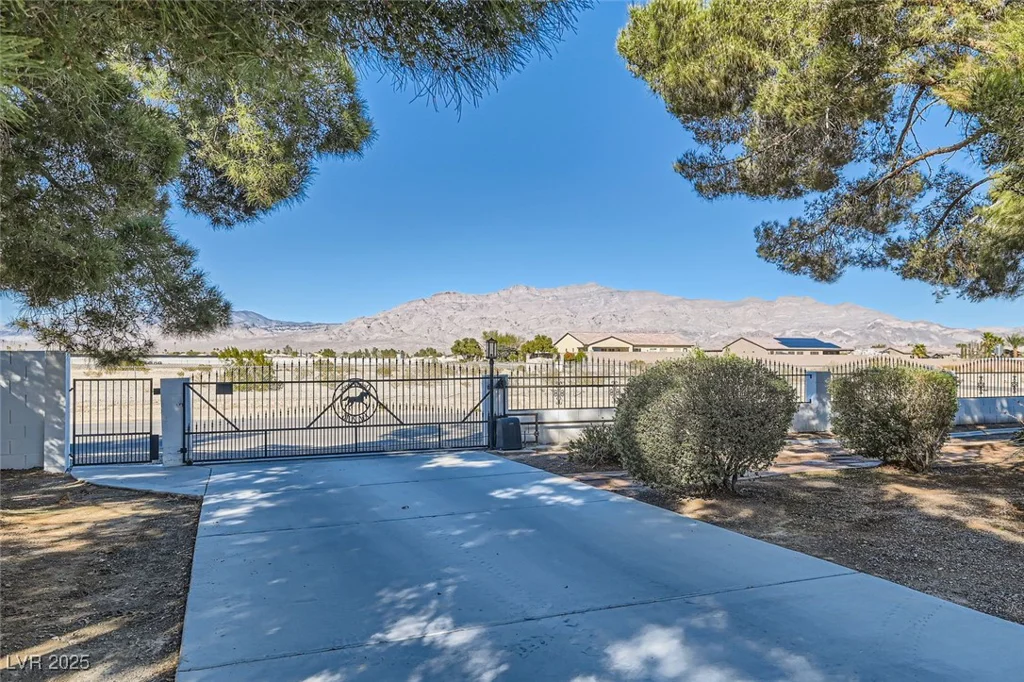6925 Donald Nelson, Las Vegas, NV 89131