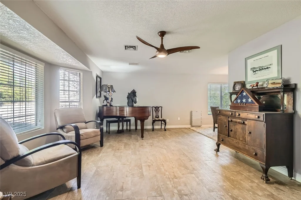 6925 Donald Nelson, Las Vegas, NV 89131