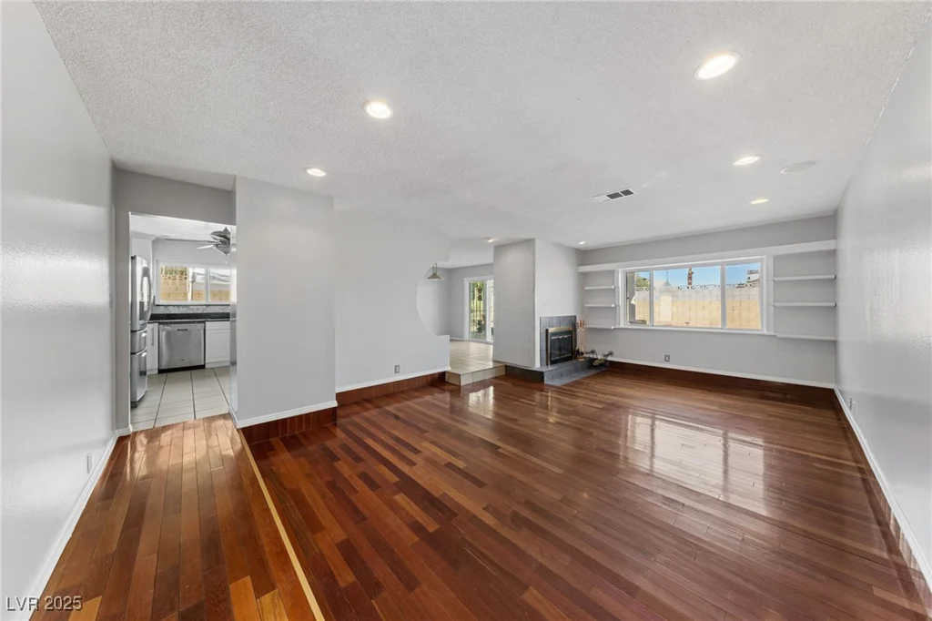 4272 Russell, Las Vegas, NV 89120