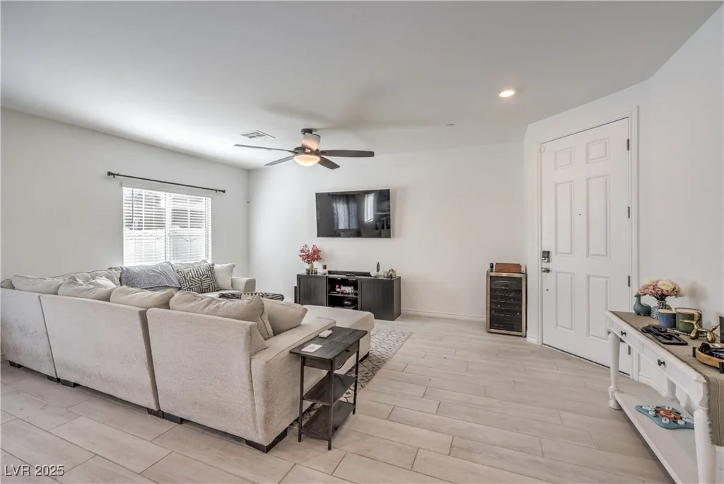 7232 Decatur, Las Vegas, NV 89131