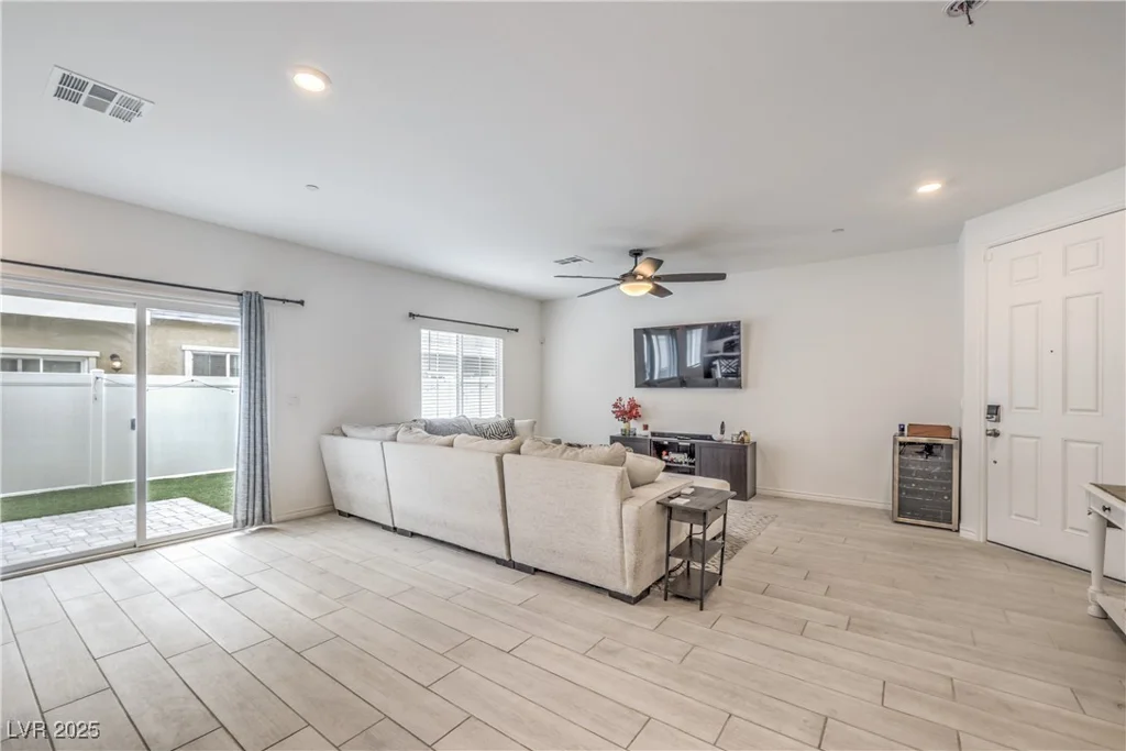 7232 Decatur, Las Vegas, NV 89131