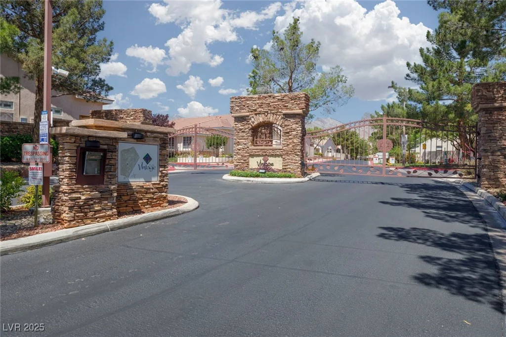 10300 Pinto Creek, Las Vegas, NV 89144