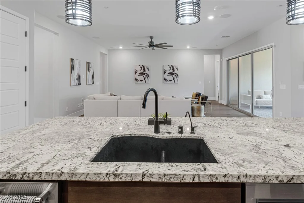 10065 Auburn Rose, Las Vegas, NV 89143