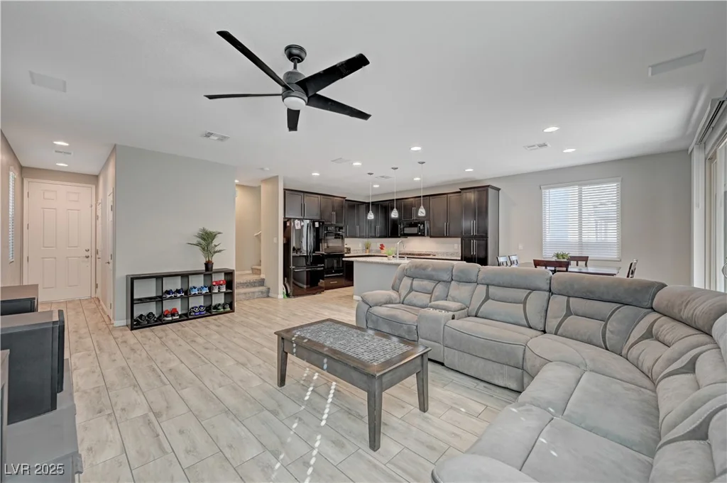 6221 Desert Orchid, Las Vegas, NV 89141