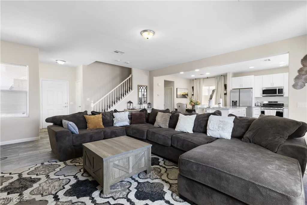 8124 Loma Del Ray, Las Vegas, NV 89131