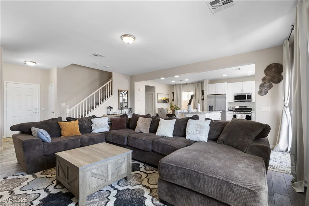 8124 Loma Del Ray, Las Vegas, NV 89131