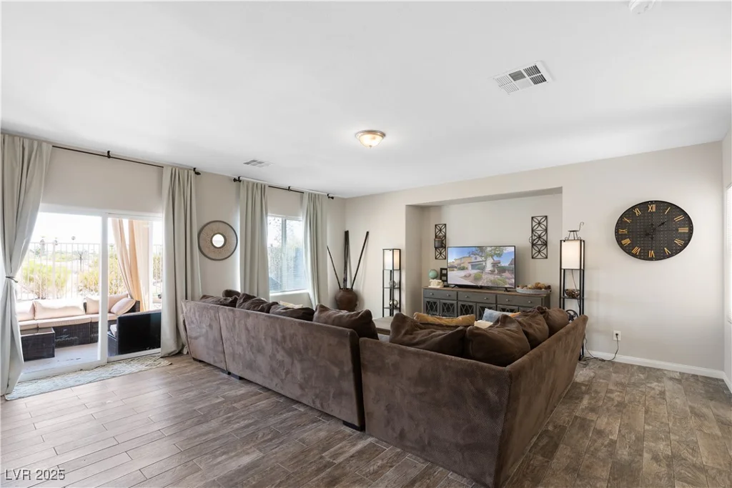 8124 Loma Del Ray, Las Vegas, NV 89131