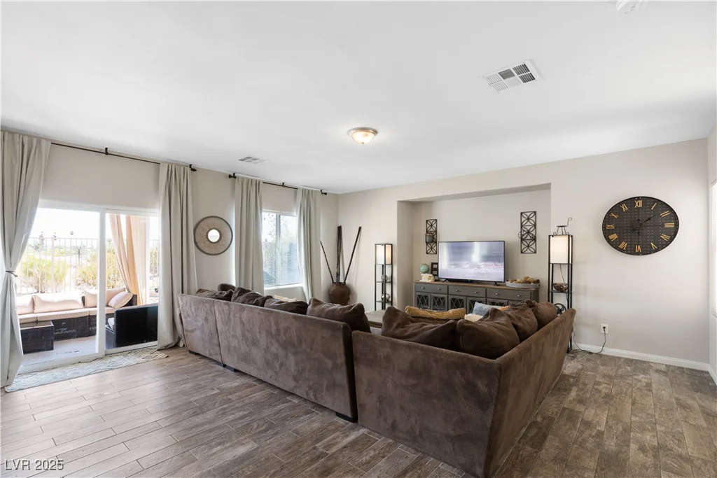 8124 Loma Del Ray, Las Vegas, NV 89131