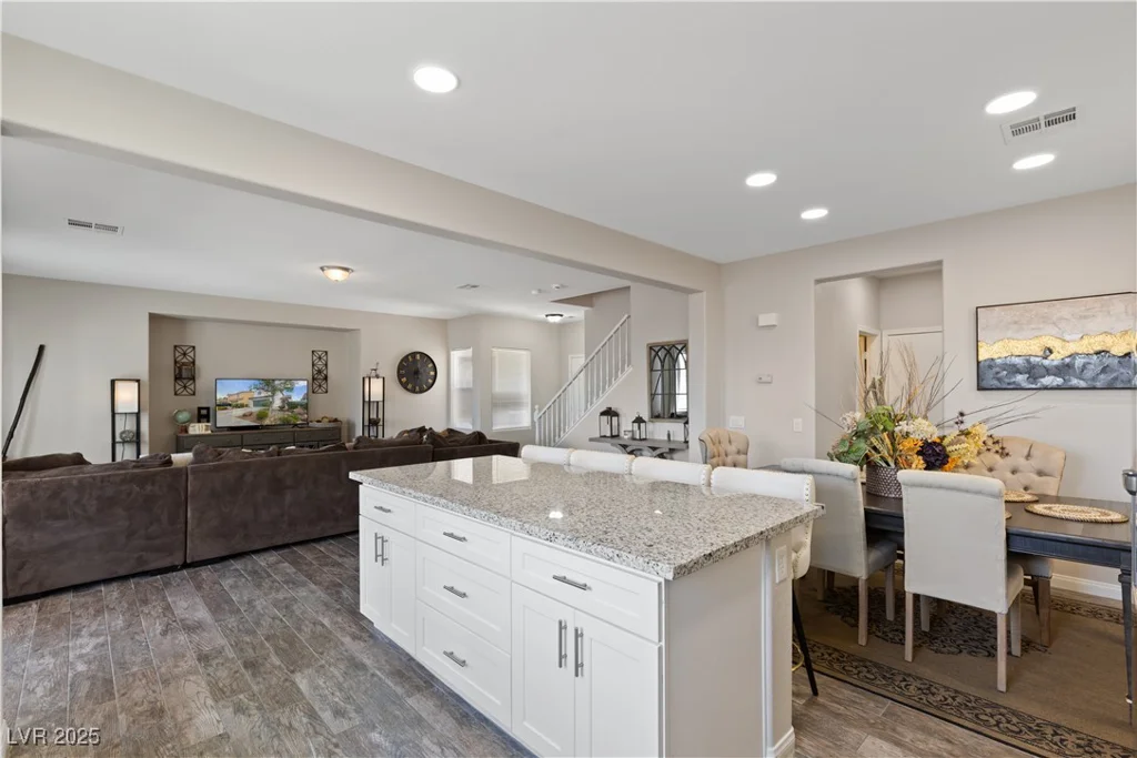 8124 Loma Del Ray, Las Vegas, NV 89131