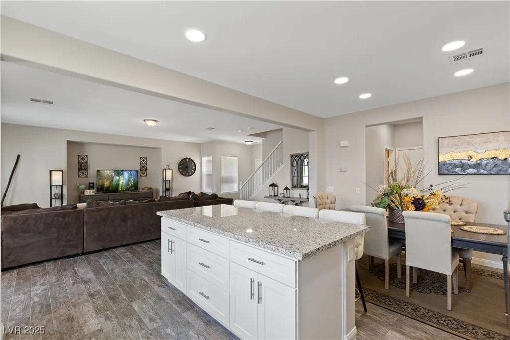 8124 Loma Del Ray, Las Vegas, NV 89131