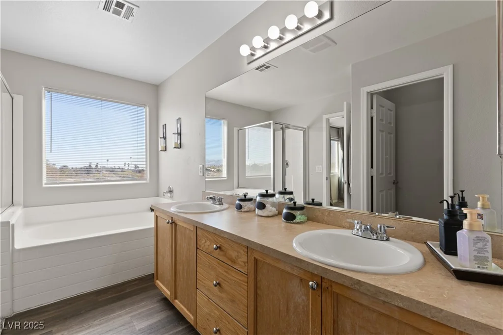 8124 Loma Del Ray, Las Vegas, NV 89131