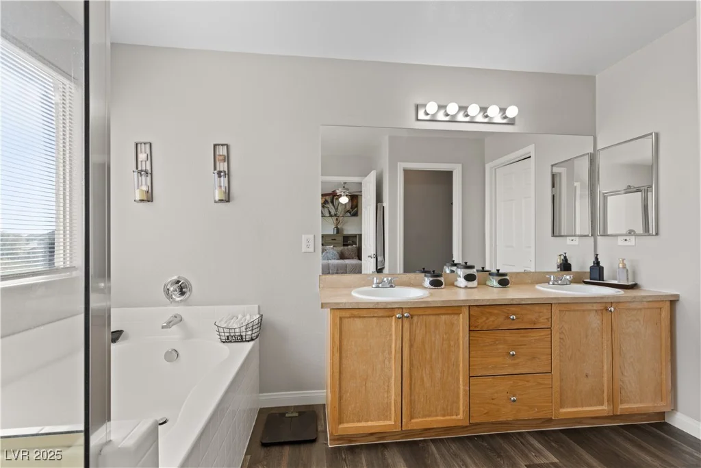8124 Loma Del Ray, Las Vegas, NV 89131