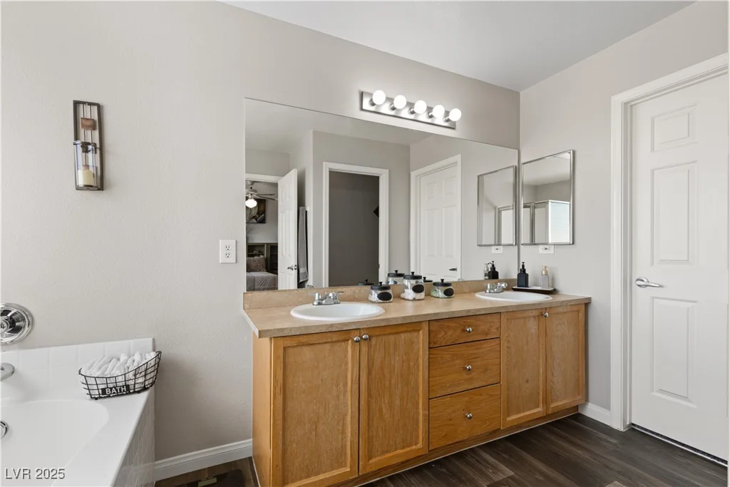8124 Loma Del Ray, Las Vegas, NV 89131