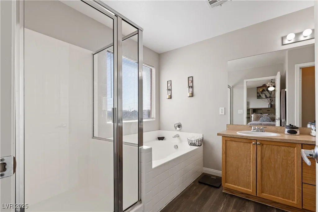 8124 Loma Del Ray, Las Vegas, NV 89131