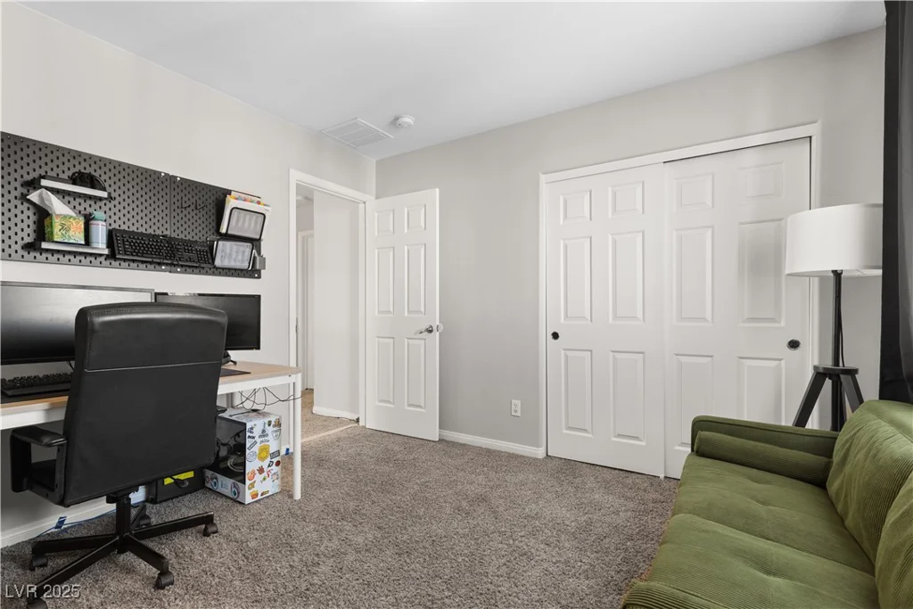8124 Loma Del Ray, Las Vegas, NV 89131